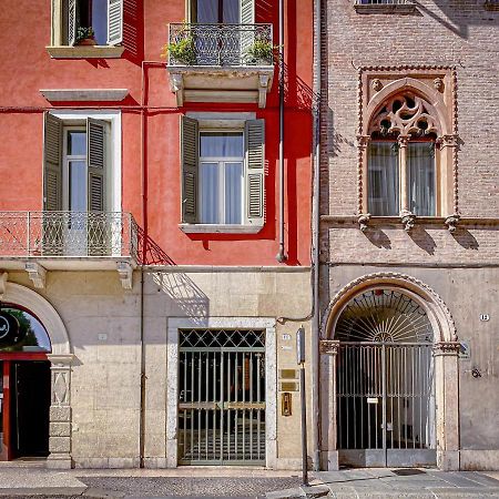 מלון ורונה Tra Piazza Erbe E Piazza Bra Raffinata Maison מראה חיצוני תמונה